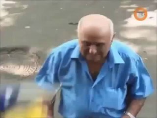 Çıplak Kızı Giydirme-Kamera Şakası