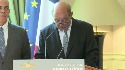 Paris va livrer des armes aux Kurdes d'Irak, confirme Le Drian