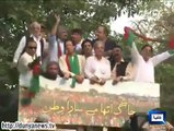 Dunya News - Mehmood ur Rasheed dancing during 'Azadi March'