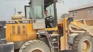 7yr old Chinese kid is working at a mine, driving a Cat backhoe LIKE A BOSS!_(new)