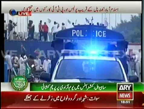 Clash Between Police & PTI Workers In Islamabad