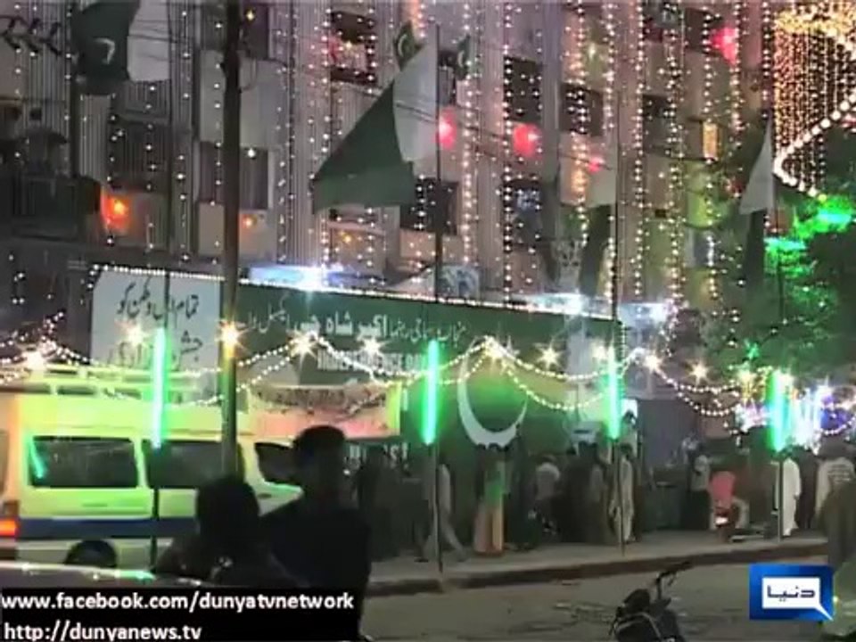 Islamabad policeman bursts into tears, appeals to ‘save Pakistan’ (14 August 2014)