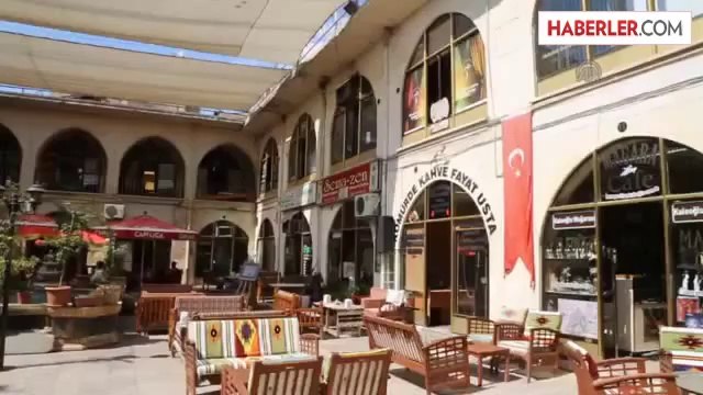 Sıcaktan bunalanlar mağarada serinliyor -