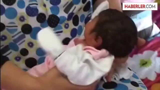 Sincar bölgesinden gelen hamile kadın kız bebek dünyaya getirdi -