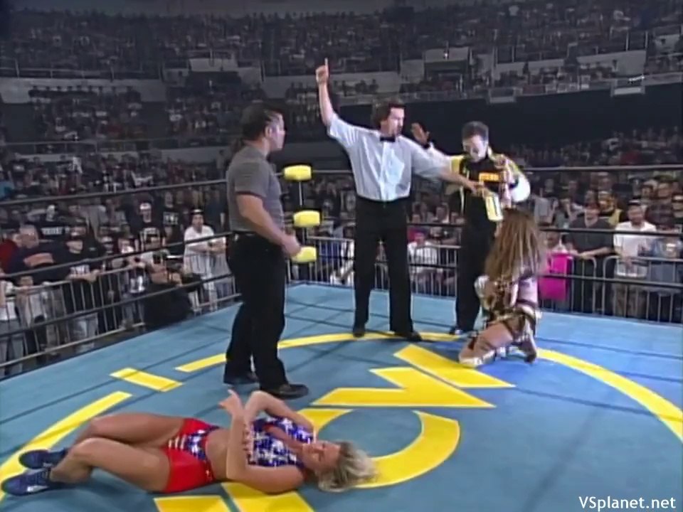 Madusa vs Akira Hokuto - WCW Starrcade 1996