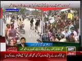 Clash between PTI & PML N Workers in Gujranwala , throwing stones on eachother