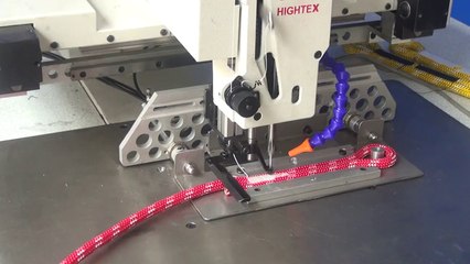 Machine à coudre pour faire une épissure d'oeil dans une corde d'escalade