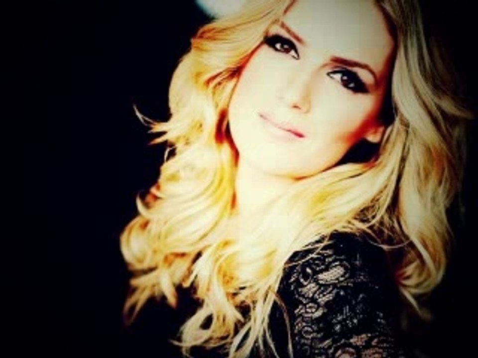 Aslıhan Erkişi _ Neveser _ Neden Bilmem Bu İptila