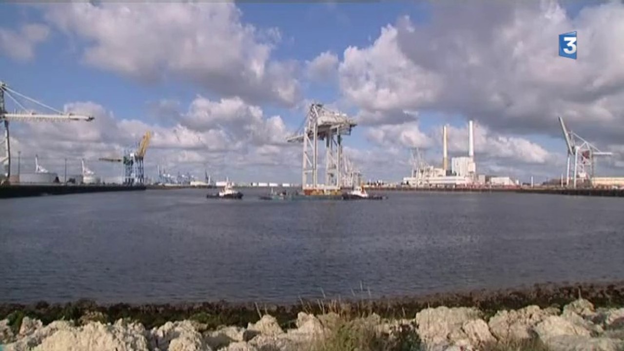 Transfert d'un portique du port du Havre