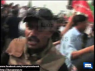 Dunya news-Exlcusive footage: After Security Alert Imran Khan left for ISB in his bullet proof vehicle