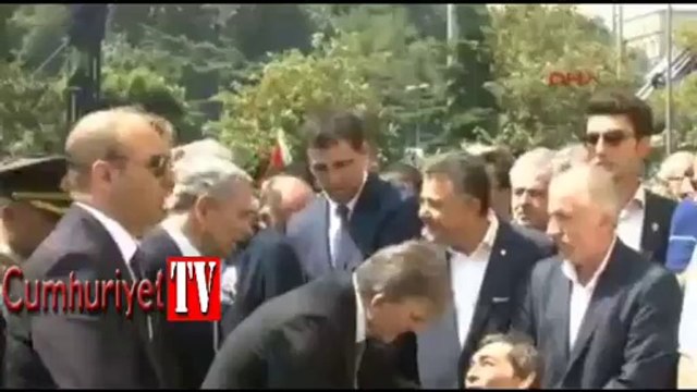 Abdullah Gül, Hakan Şükür ile böyle tokalaştı