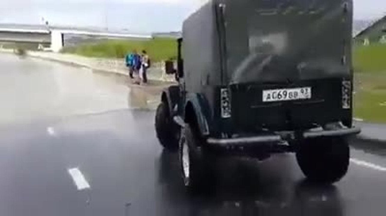 Conducteur de Jeep trop optimiste