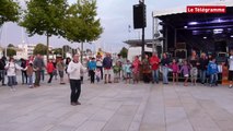 Vannes. Danse bretonne : initiation sur le port