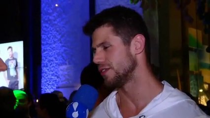 TV Fama - Ex-BBB Jonas diz que só fica peladão por cachê alto