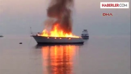 Alevler İçinde Kalan Ahşap Gulet Battı