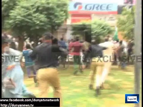 Dunya News - Gujranwala: 4 PTI workers injured after PML-N allegedly attacked Azadi March