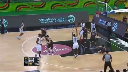 Malik Newman brise les chevilles d'un joueur japonais