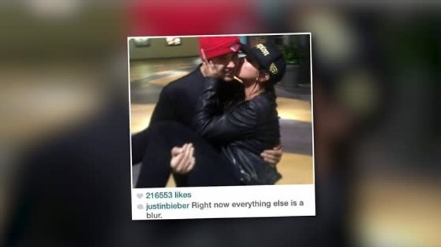 Justin Bieber Posts Photo With Selena Gomez, Takes It Down Moments Later