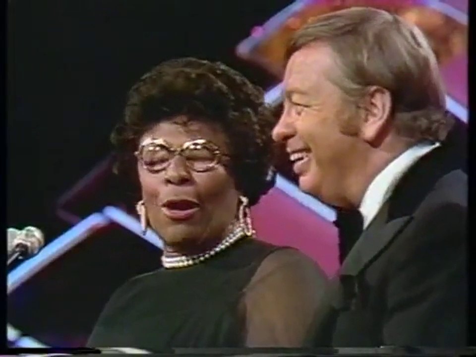 Ella Fitzgerald & Mel Tormé perform scat at the 18th Grammy, Feb. 1976 (HD)