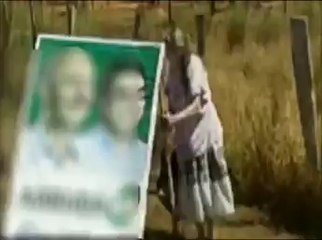 Vídeo com idosa derrubando placas de propaganda no DF eleitoral vira hit