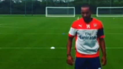 Arsenal - Alex Oxlade-Chamberlain Films Theo Walcott Recovery Sprints