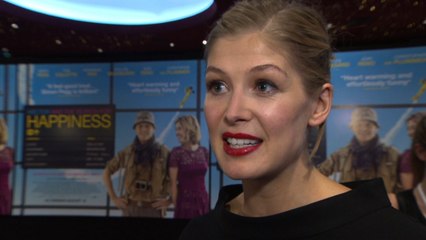 Simon Pegg and Rosamund Pike Share Thoughts At Big Premiere