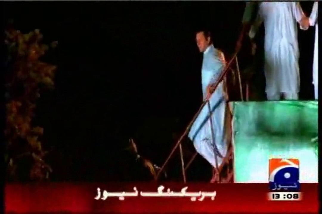 Akele Na Jana, Pakistan Tehreek-e-Insaf (PTI) Imran Khan left Azadi Rally due to Heavy rain
