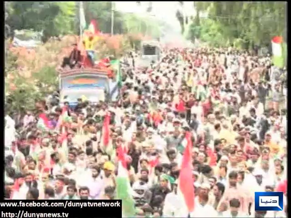 Dunya News - Qadri hugs, lets go 'Islamabad's Gullu Butt' apprehended from rally