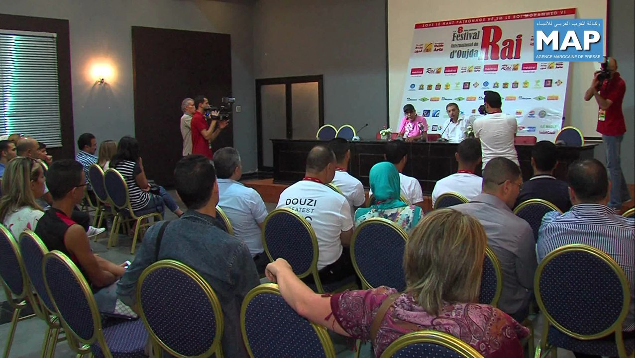 ندوة صحفية للمغني حميد بوشناق