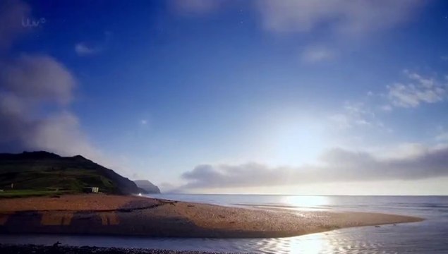 Metal detectorist on harbour.lives S2 Ep5