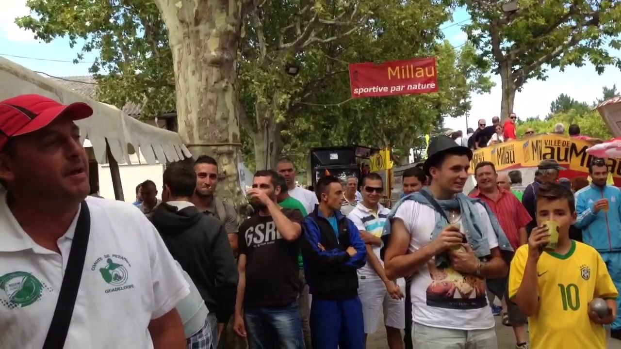 Dédé chante la famille de la pétanque !