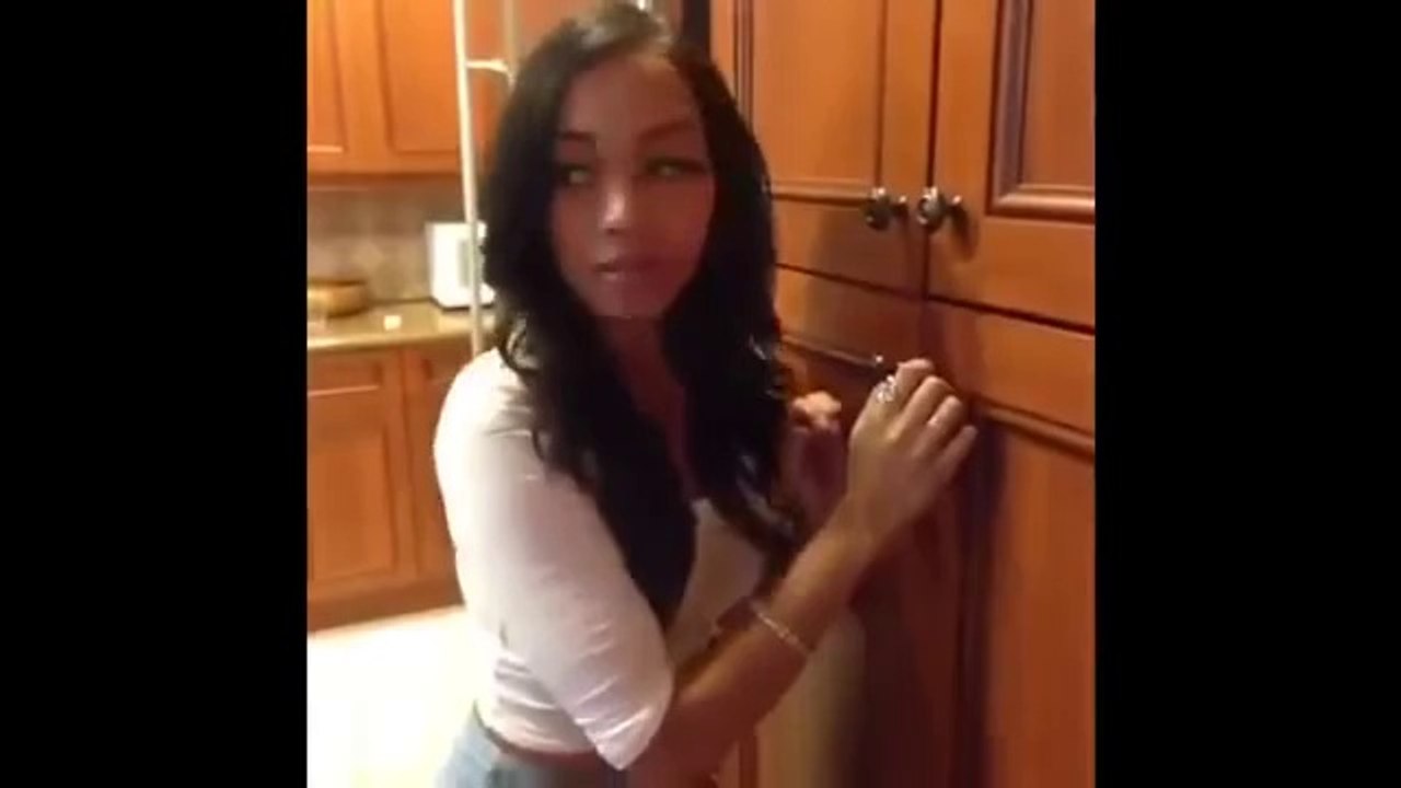 Why you don't eat snacks around your friends Vine By Liane V