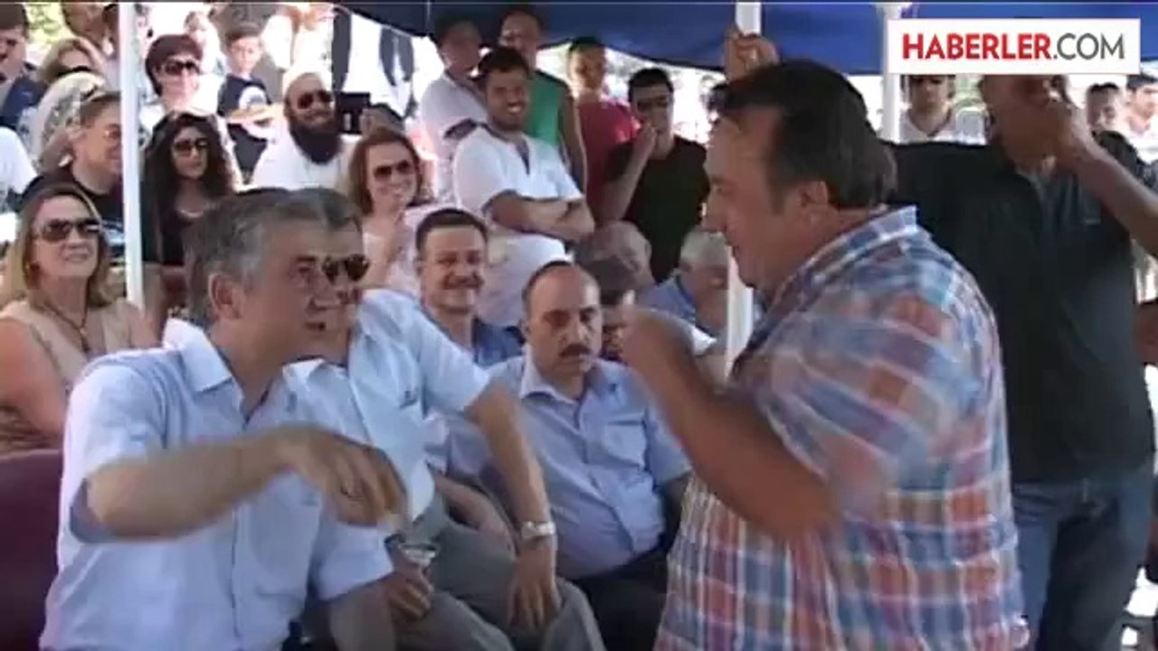 Sanatçı İsmail Türüt, gösteri yarışı sırasında attan düşme tehlikesi geçirdi -