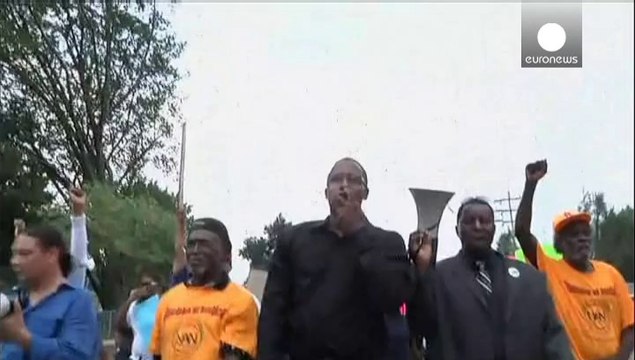 El toque de queda no evita nuevos disturbios en Ferguson, Estados Unidos.