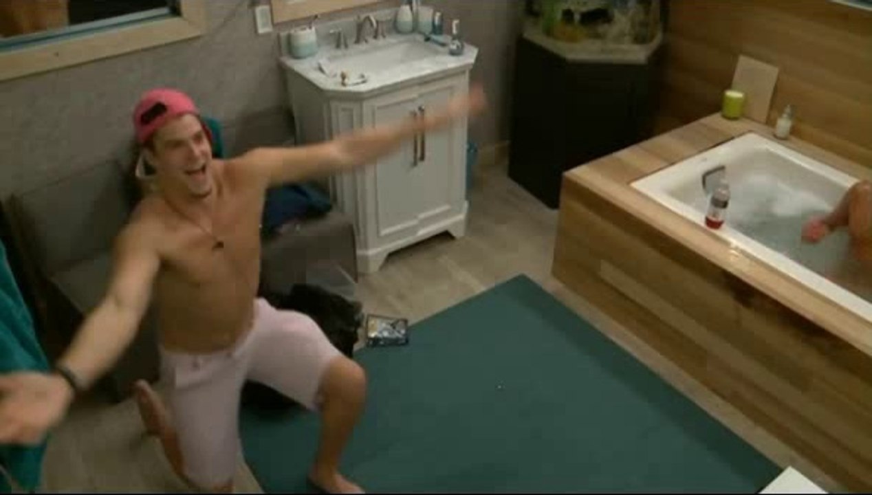 Zach Talking to Frankie As He Bathes
