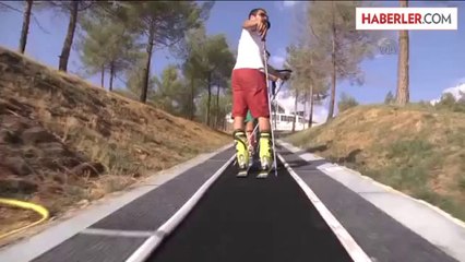 Serinliği sentetik kayak pistinde yaşıyorlar -