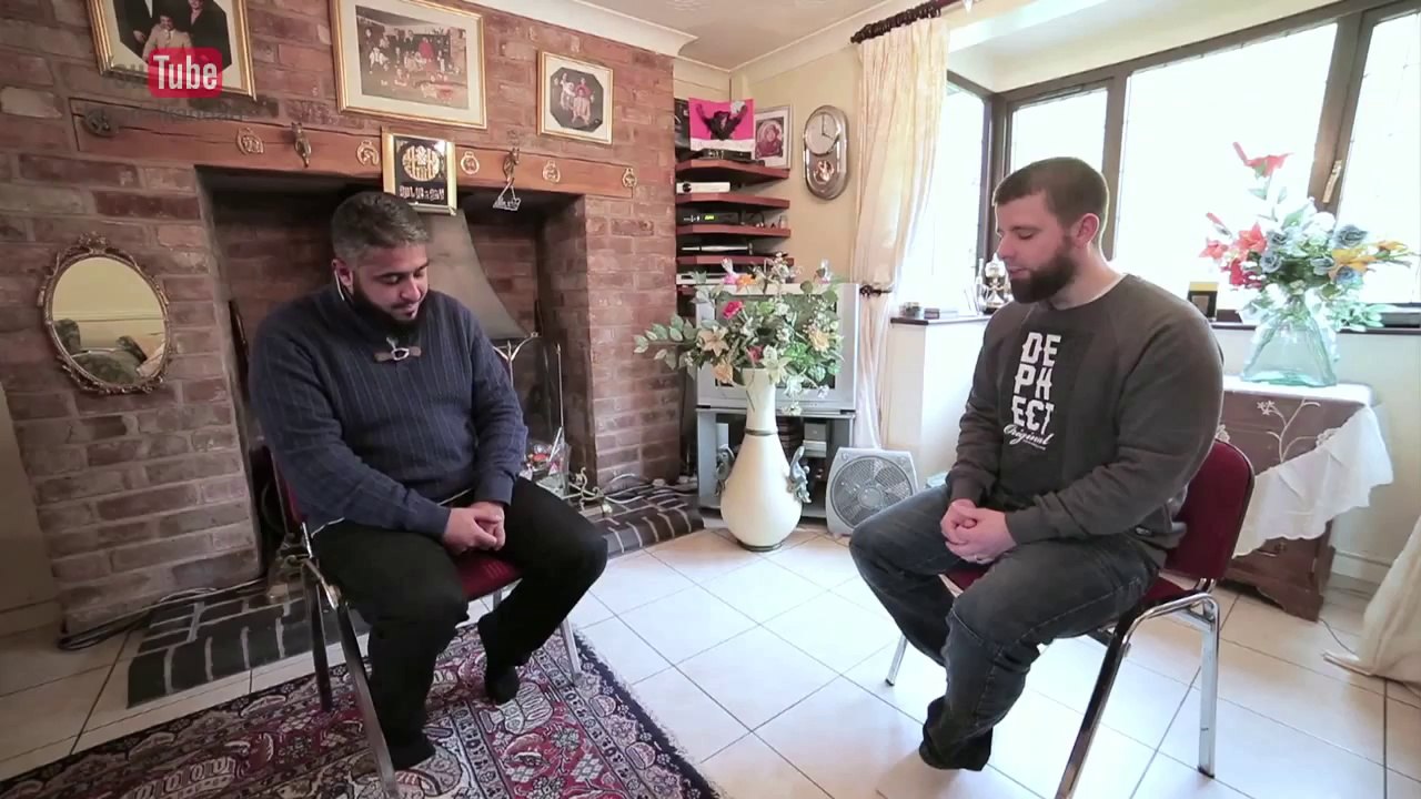 حلقة ٢٨ سايمون من برمنغهام بالقرآن اهتديت للشيخ فهد الكندري  EP28 Guided Through the Quran_(720p)