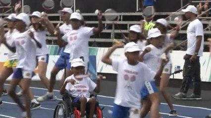 Usain Bolt dances samba with kids from Rio slum
