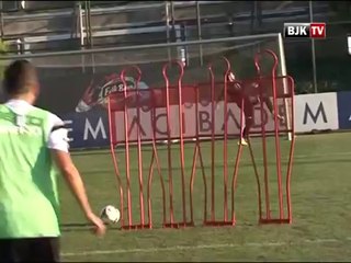 Beşiktaşlı Futbolculardan Serbest Vuruş Yarışması