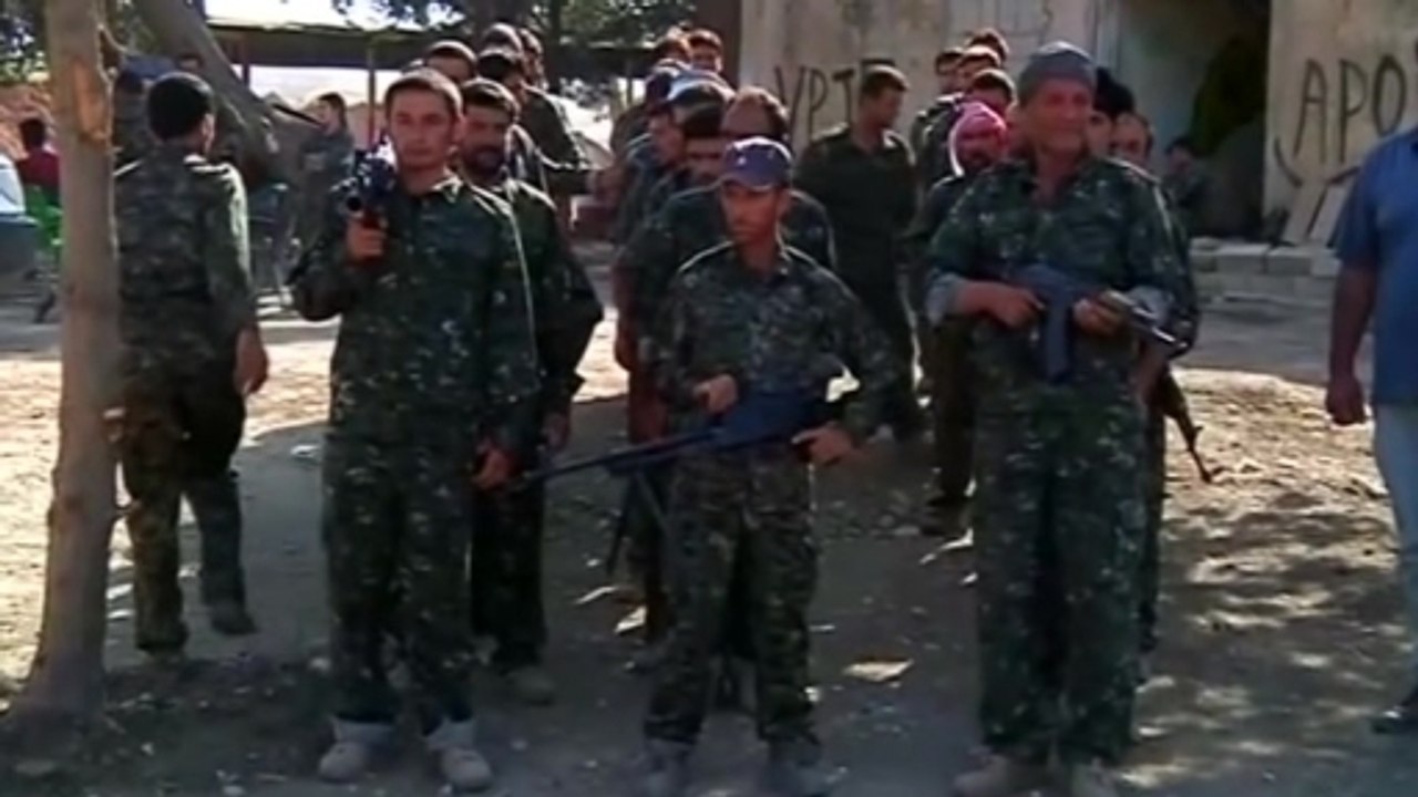 Syrian Kurds teach Yazidis to fight Islamic State