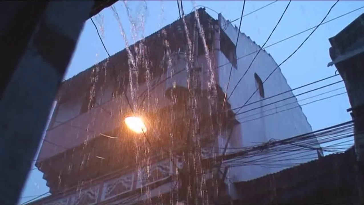 Philippines singing in the rain