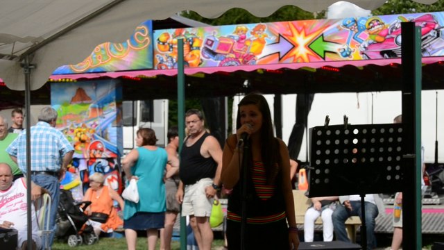 Lola Reva chante quand on a que l amour berry au bac 03 08 2014m