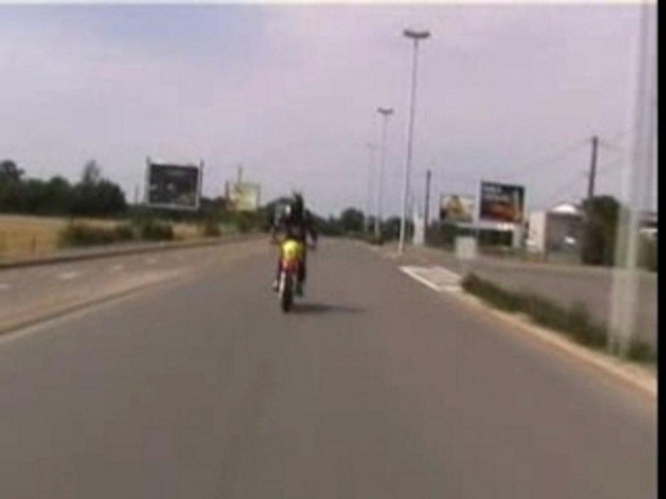 85-Sydney moto derriere bmw