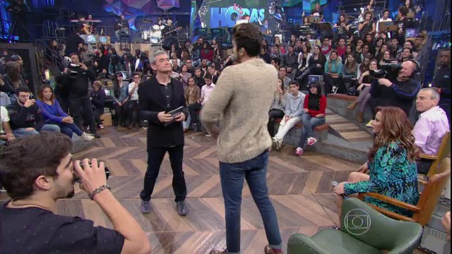 Luan Santana comenta sobre sua relação com as fãs