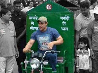 Aamir Khan Rides A RICKSHAW | OMG!