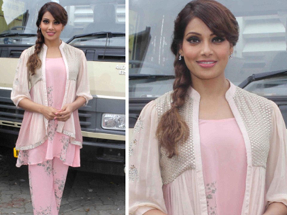 Bipasha Basu Promotes Creature 3D At The Umang Fest
