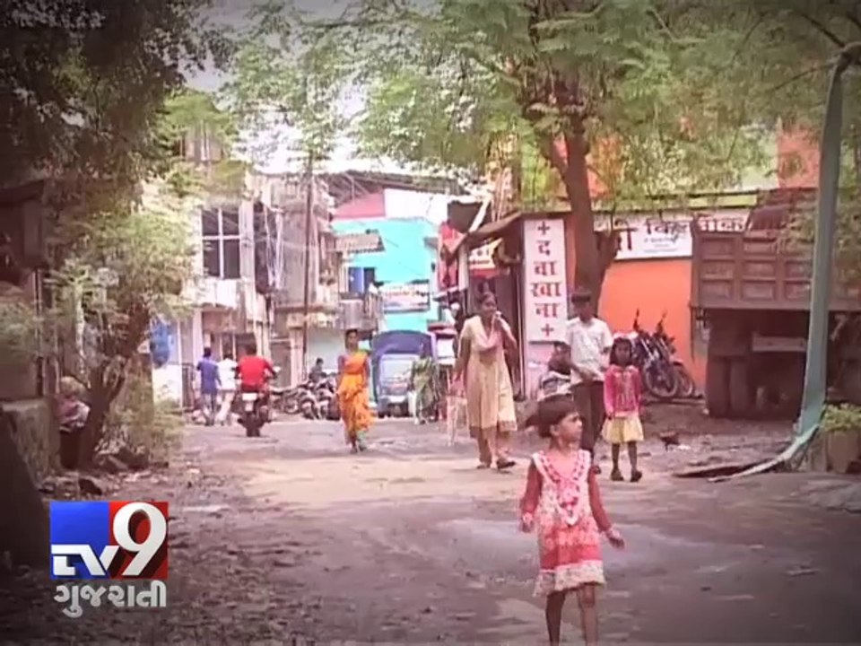 PM Narendra Modi hands over letters of land allotment to SEZ project affected persons - Tv9 Gujarati