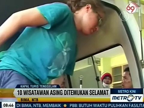 Туристы с затонувшей лодки дождались спасения