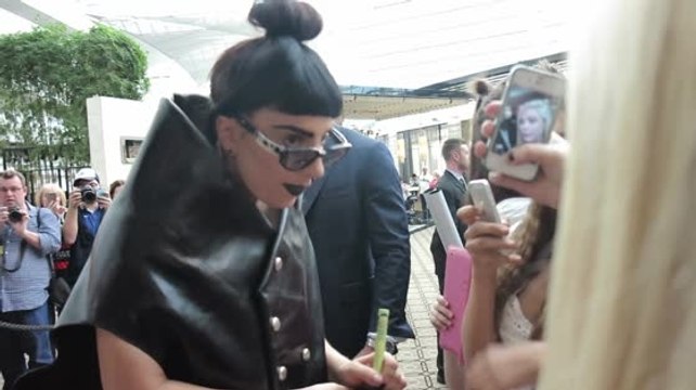 Lady Gaga Has A Brand New Look Down Under