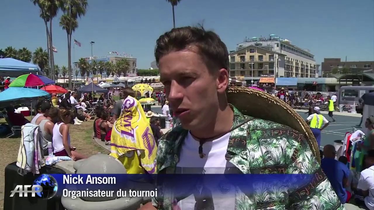 Los Angeles: tournoi de basket en bord de plage